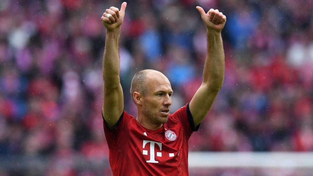 Robben bir kez daha futbolu bıraktı