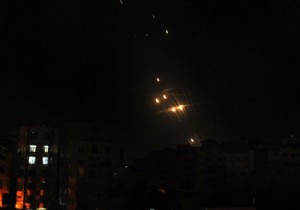 Yemen deki ABD Büyükelçiliği ne roketli saldırı!