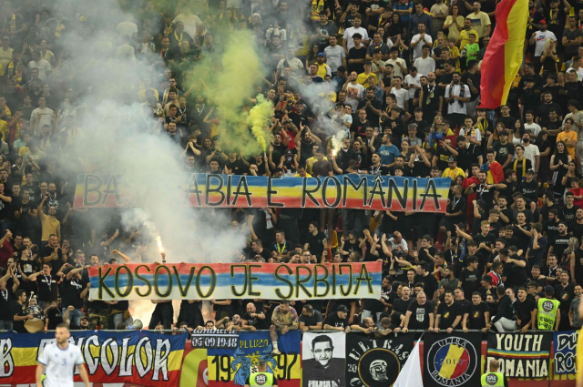 Romanya - Kosova maçında olaylar çıktı, maç durdu