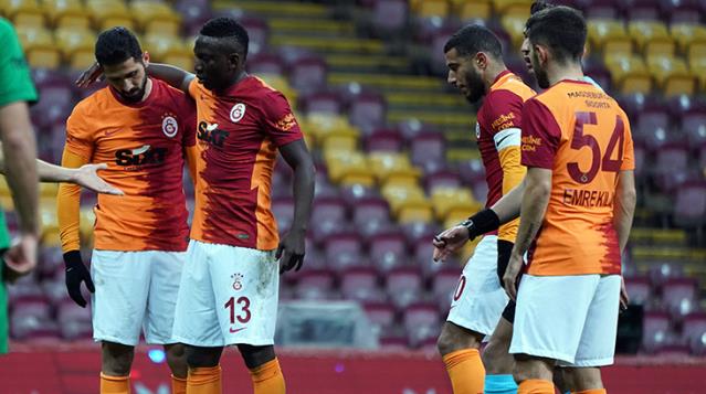 Belhanda ve Emre Akbaba nın frikik kavgası