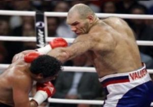 Rus Dev Adam Valuev Dünya Boks Şampiyonu!!! VİDEO