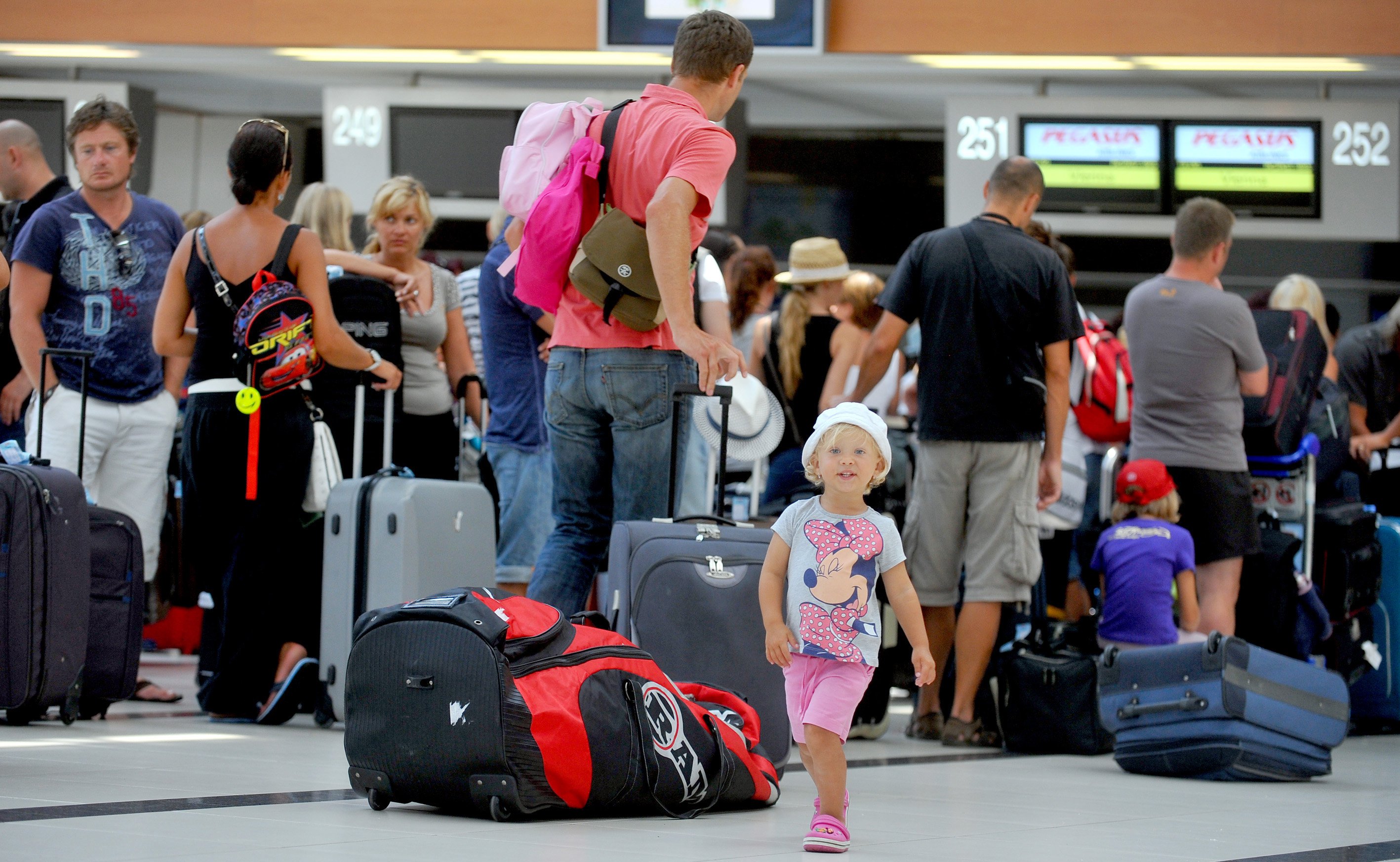 Antalya 3 ayda 571 bin turist ağırladı