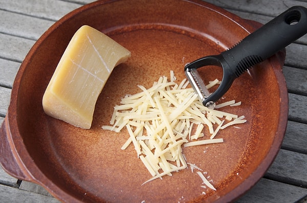 Kolesterolünüz yüksekse bu peyniri ağzınıza bile sürmeyin