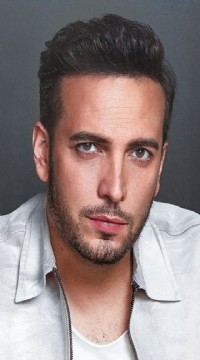 Oğuzhan Koç'a konserde ilginç hediye!