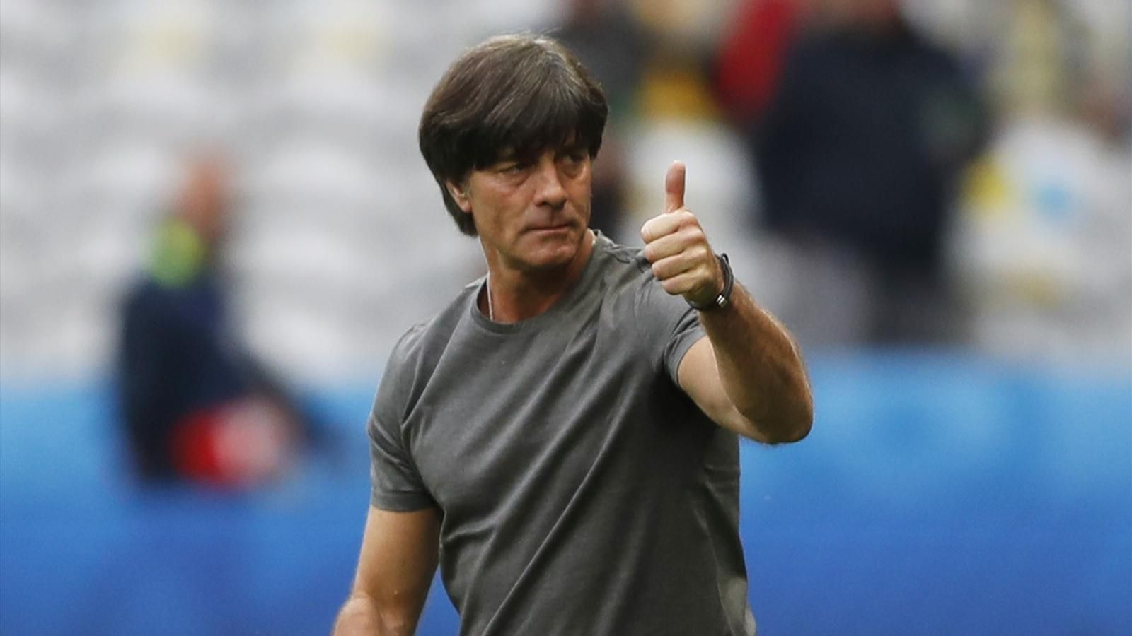 Joachim Löw den Mesut Özil e yanıt