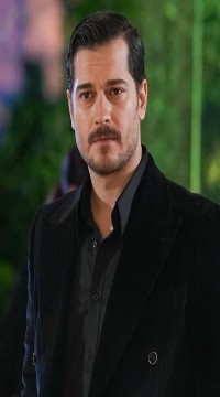 Çağatay Ulusoy'un kardeşini görenler şaşkın!