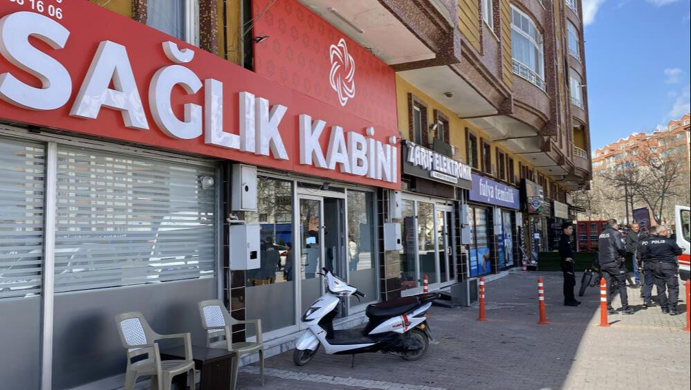 Küçük çocuk ağabeyini bıçakladı