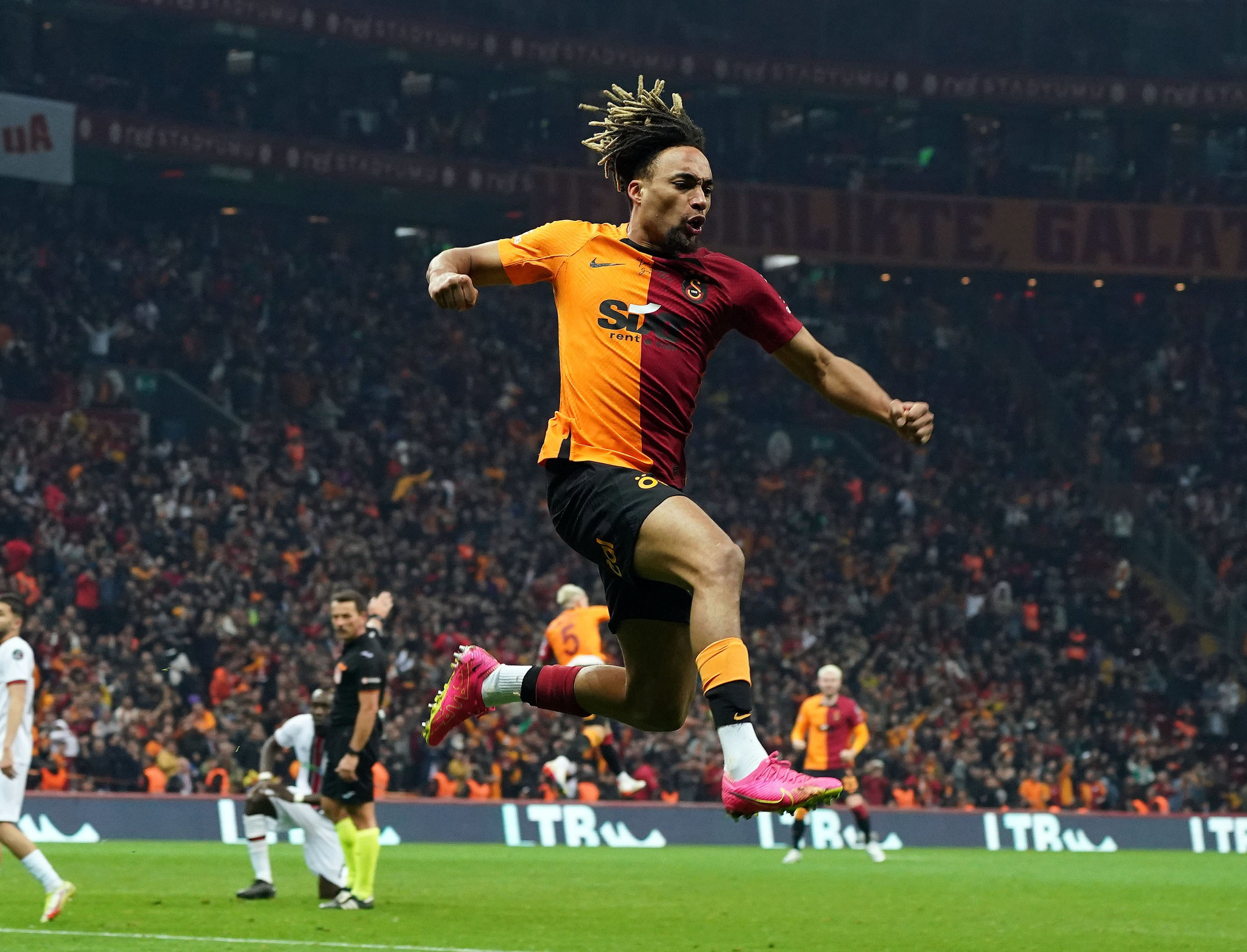 Güle güle Sacha Boey! Galatasaray a üst düzey bonservis bedeli