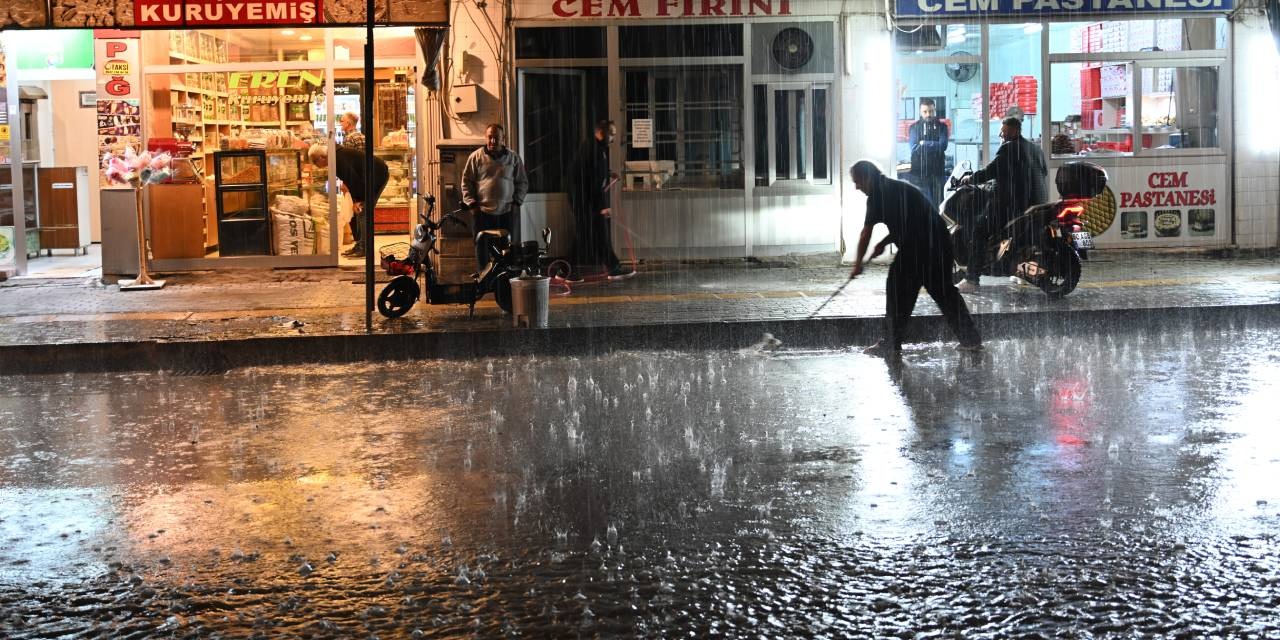 Osmaniye de sağanak hayatı sabote etti