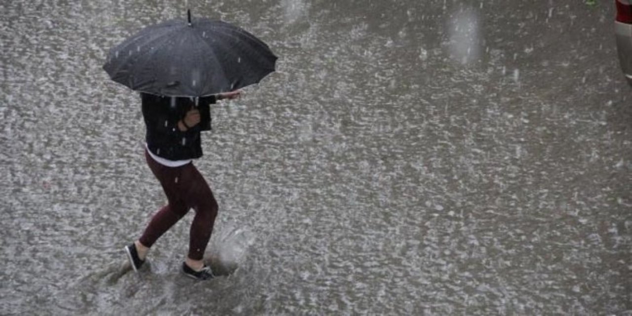 Antalya da sağanak yağış etkili oldu