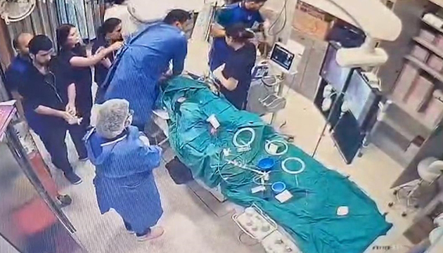 Hastane önünde kalp krizi geçirdi!