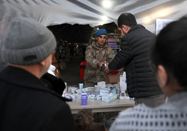 Depremzedeler için 26 sahra eczanesi kuruldu