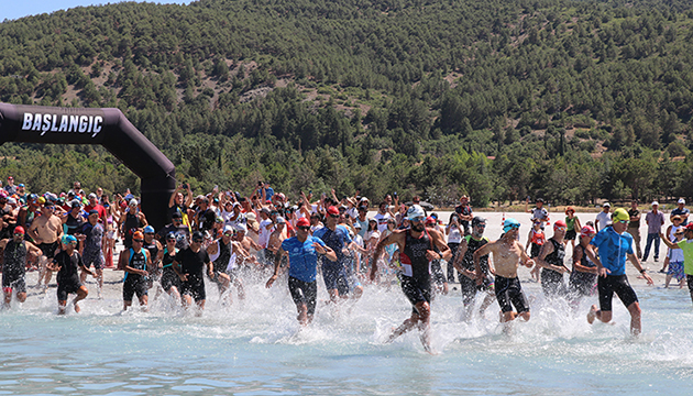 Salda Gölü nde triatlon heyecanı