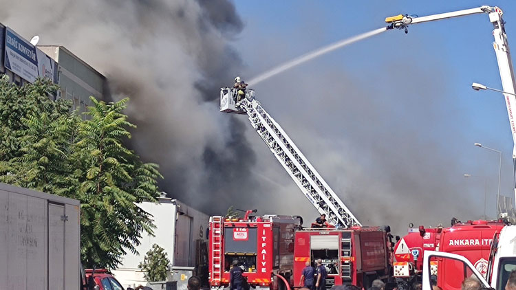 Ankara daki minder fabrikasında yangın