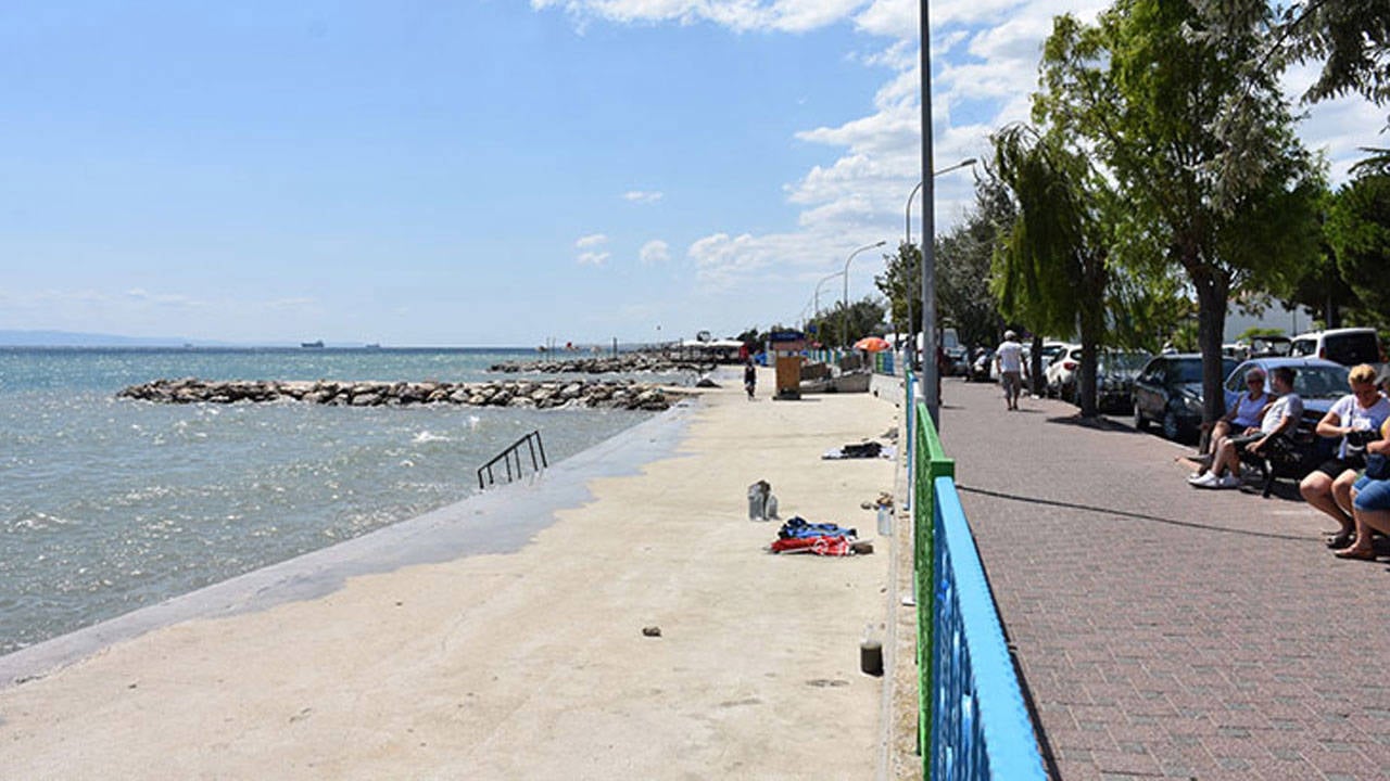 Fırtına nedeniyle Saray ve Vize de denize girmek yasaklandı