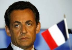 Sarkozy Yeni Yasa İçin Düğmeye Bastı