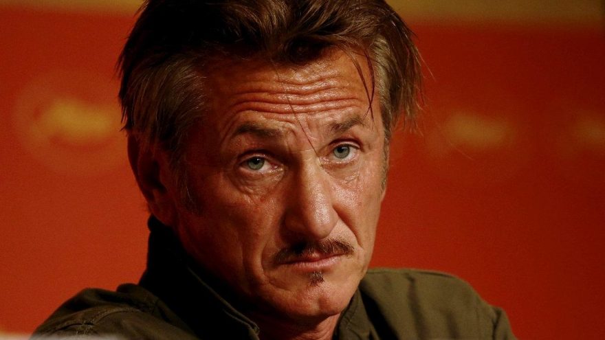 Sean Penn, genç sevgilisiyle evlendi