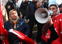 PKK YA AF KONUSUNDA ŞEHİT AİLELERİ TEPKİLİ
