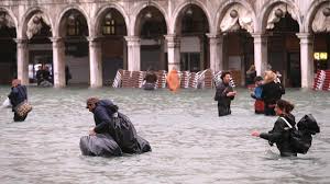 İtalya da sele teslim oldu:1 ölü
