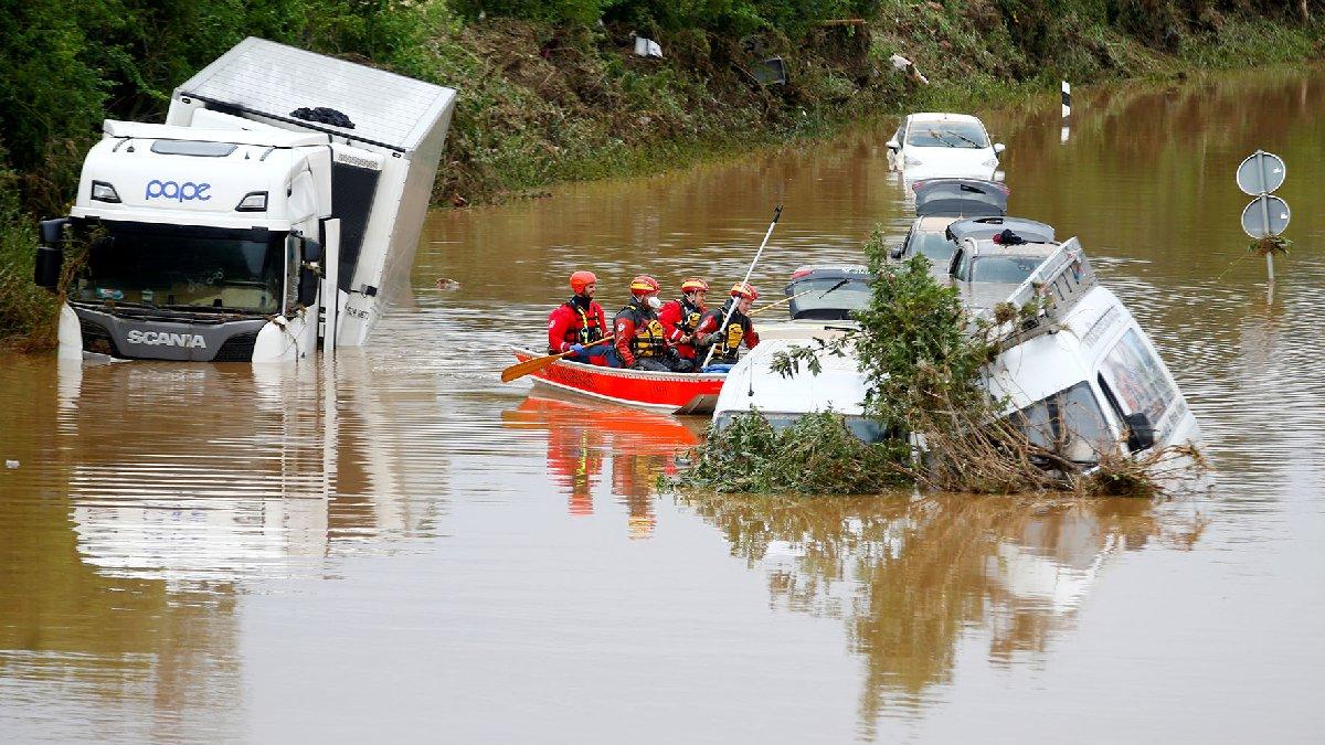 Almanya da sel felaketinin bilançosu ağırlaşıyor