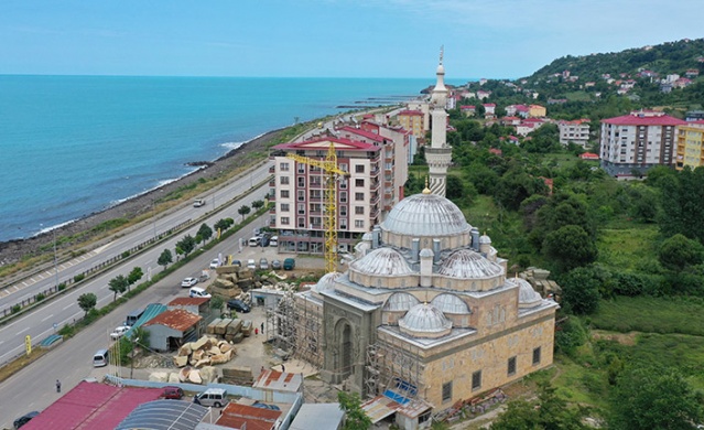 Semaver şeklinde cami minaresi 4,5 yılda tamamlandı