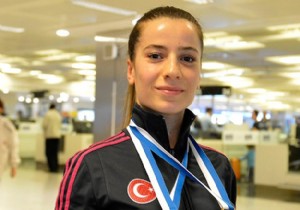 Serap Özçelik ten altın madalya!