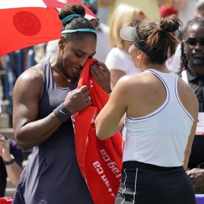 Serena Willams gözyaşlarına boğuldu