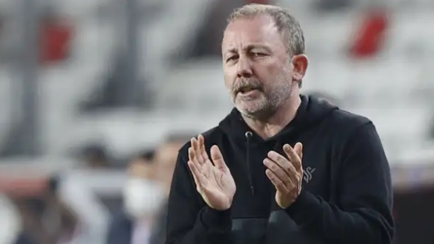 Beşiktaş ta çare Sergen Yalçın