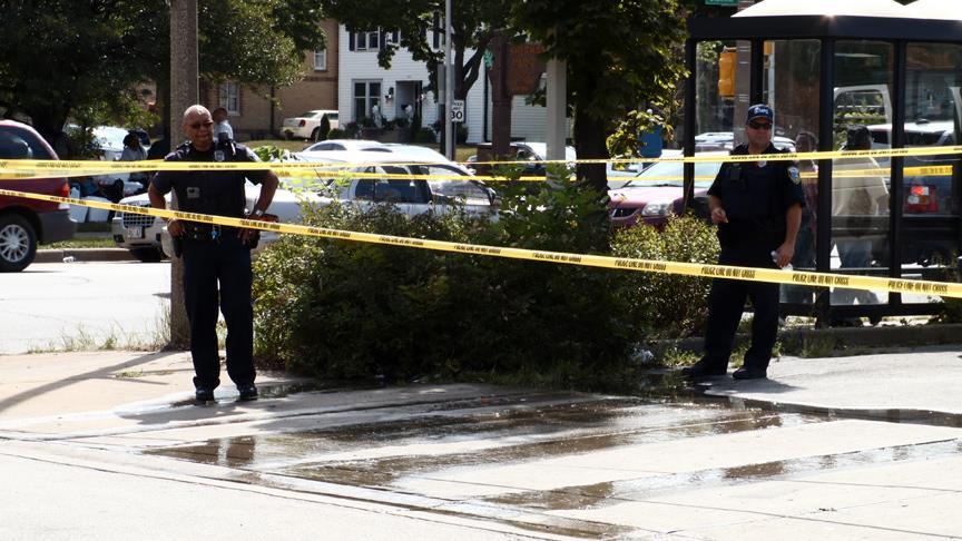 Amerika da polis siyahi bir kadını vurdu