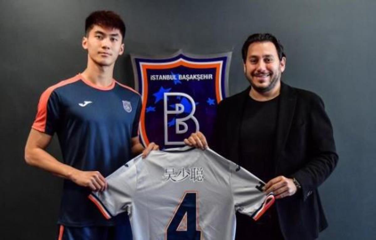 Başakşehir den takviye: Süper Lig in ilk Çinli futbolcusu oldu