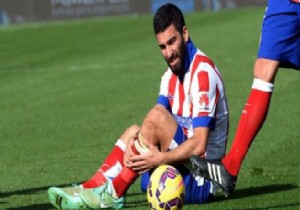 Arda Turan Sakatlandı! Hastaneye Kaldırıldı!