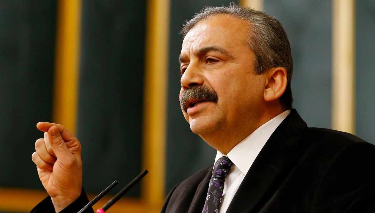 Sırrı Süreyya Önder yeniden siyasete giriyor! İşte aday olduğu parti ve ili