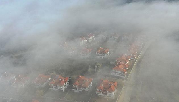 Şehir sisle kaplandı