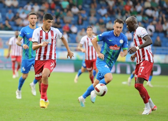 Sivasspor, Rizespor un galibiyet serisine son verdi