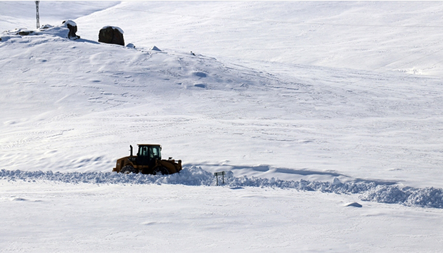 Kar ve tipi nedeniyle 32 köye ulaşım sağlanamıyor