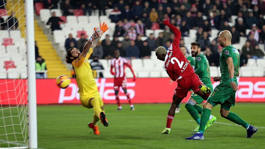 Sivasspor iç sahada galibiyet serisini sürdürdü