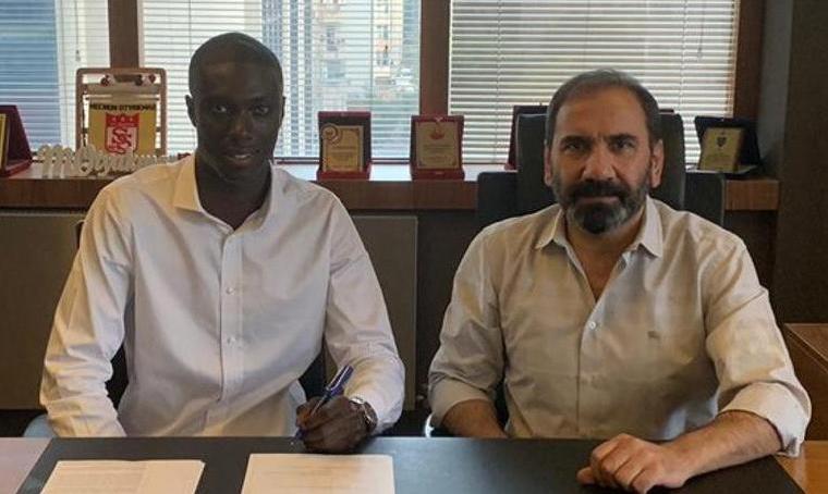 Sivasspor yeni transferini tanıttı