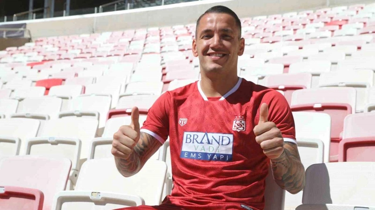 Sivasspor dan flaş transfer! Rey Manaj ı getirdiler