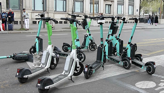 Elektrikli skuterlere plaka mı geliyor?