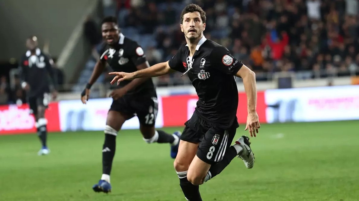 Beşiktaşlı Salih Uçan:  Zor bir süreçten geçiyoruz 