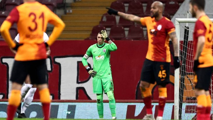 Galatasaray da dengeler alt üst oldu