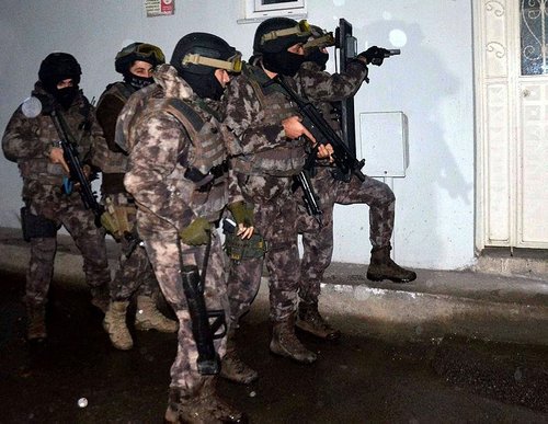 PKK operasyonlarında 450 gözaltı!