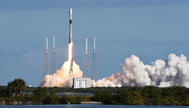 SpaceX onlarca yeni uyduyu uzaya fırlattı!