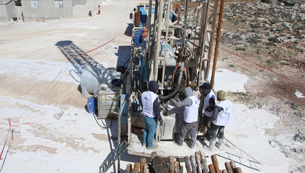 Suriye deki sığınmacılar suya kavuşuyor