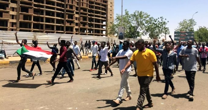Sudan da darbe sonrası halk harekete geçti