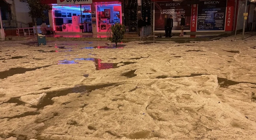 Gaziantep ve Kilis te  Süper Hücre  paniği! Ceviz büyüklüğünde dolu yağdı...