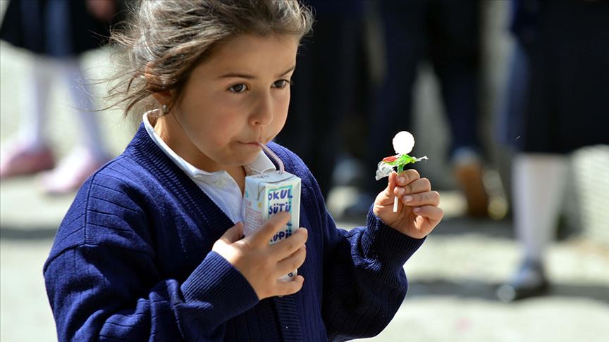 Okul çağındaki çocuklara süt önerisi