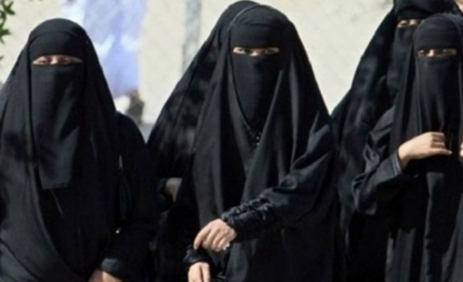 Suudi kadınlardan çarşaf zorunluluğuna karşı eylem