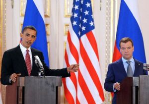 Obama Medvedev`le Görüştü