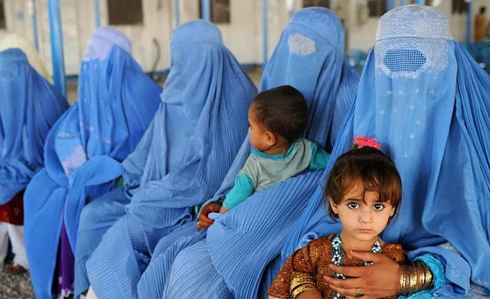 Taliban:  Yaramaz  kadınları evde tutacağız!